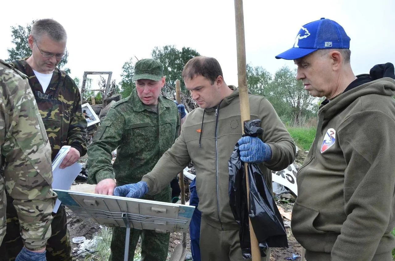 Из Октябрьского округа вывезли 30 грузовиков мусора
