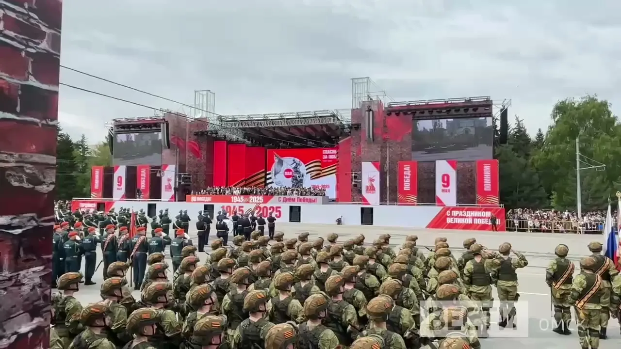 В Омске начался парад войск омского гарнизона