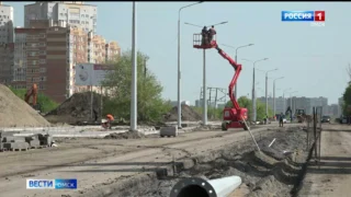 В Омске на бульваре Архитекторов начали монтировать уличные фонари