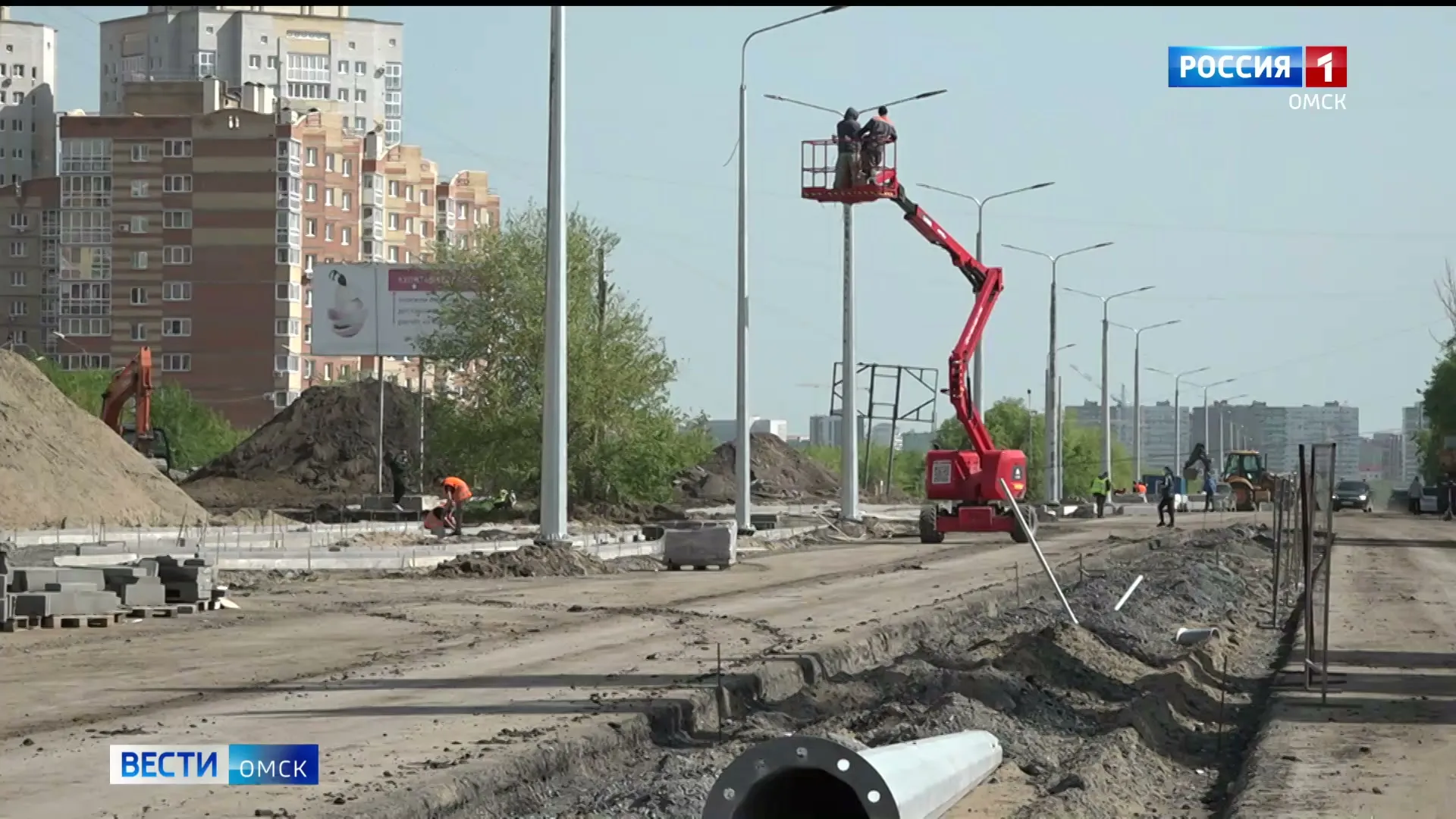 В Омске на бульваре Архитекторов начали монтировать уличные фонари