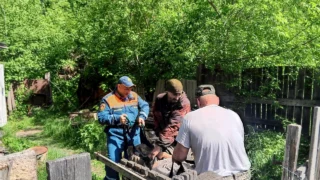 Спасатели в Черлакском районе помогли доставить мужчину медикам