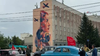 Омск ко Дню Победы украсил новый мурал