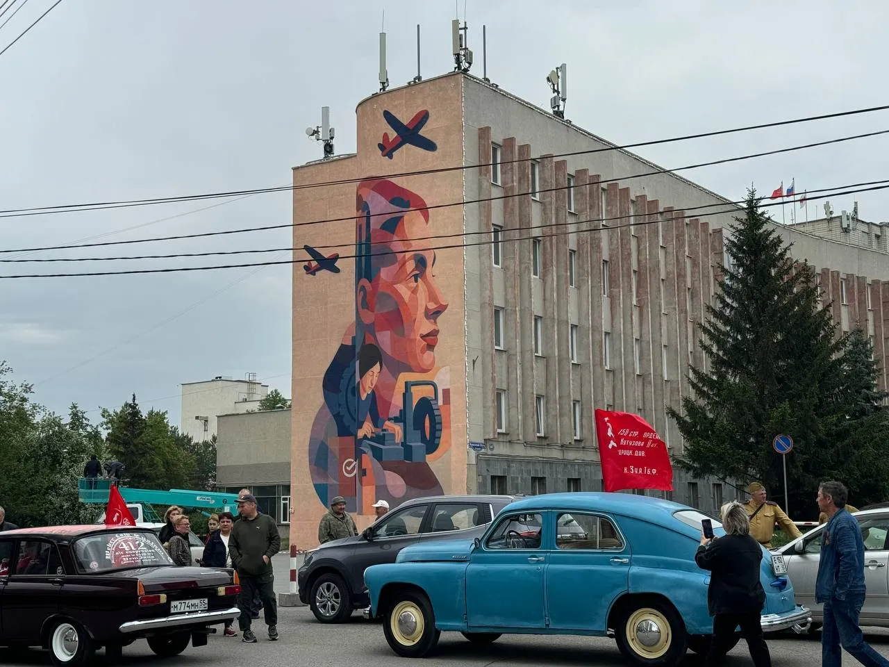 Омск ко Дню Победы украсил новый мурал
