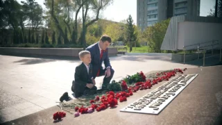 С Днём Великой Победы омичей поздравил губернатор