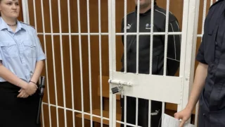В Омске возбудили уголовное дело о получении взятки за размещение наружной рекламной конструкции