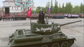 Легендарный танк Т–34 открыл показ техники времен Великой Отечественной войны