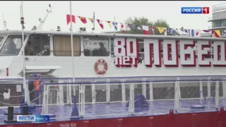 В Омске начал курсировать «Теплоход Победы»