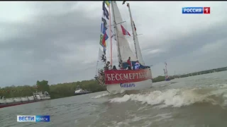 В Омске шествие «Бессмертного полка» прошло на воде
