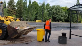 В Омске завершили уборку после праздничных мероприятий