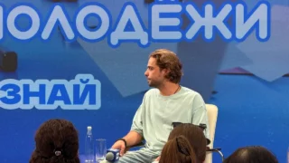 Илья Глинников рассказал о своём пути в профессию на Дне молодёжи в Омске