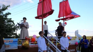 Выпускники Нижнеомского района отпраздновали окончание школы под «Алыми парусами надежды»