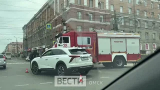 В Омске произошла авария на перекрестке улиц Масленникова и Карла Маркса