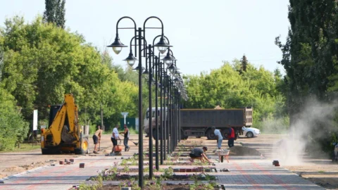 В Русско-Полянском районе Омской области продолжается благоустройство
