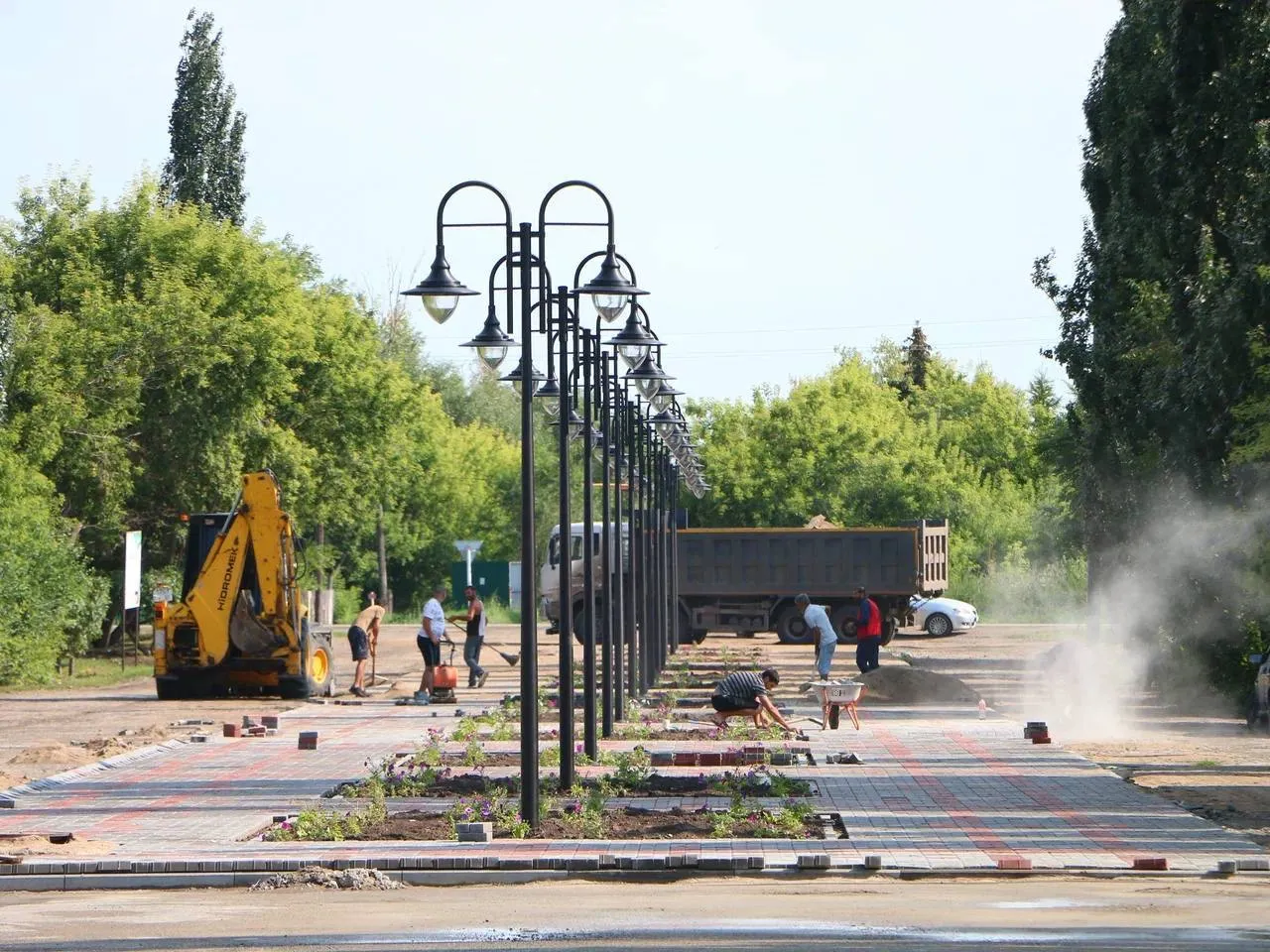 В Русско-Полянском районе Омской области продолжается благоустройство