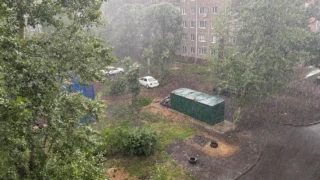 Из-за обильных дождей в Омске дорожные службы работают в усиленном режиме