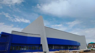 В Калачинске продолжают строить физкультурно-оздоровительного комплекса с ледовой ареной