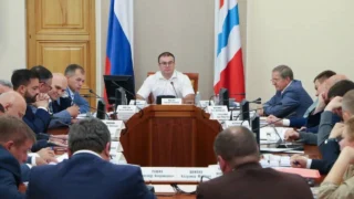 Виталий Хоценко поручил навести порядок в благоустроенных зонах