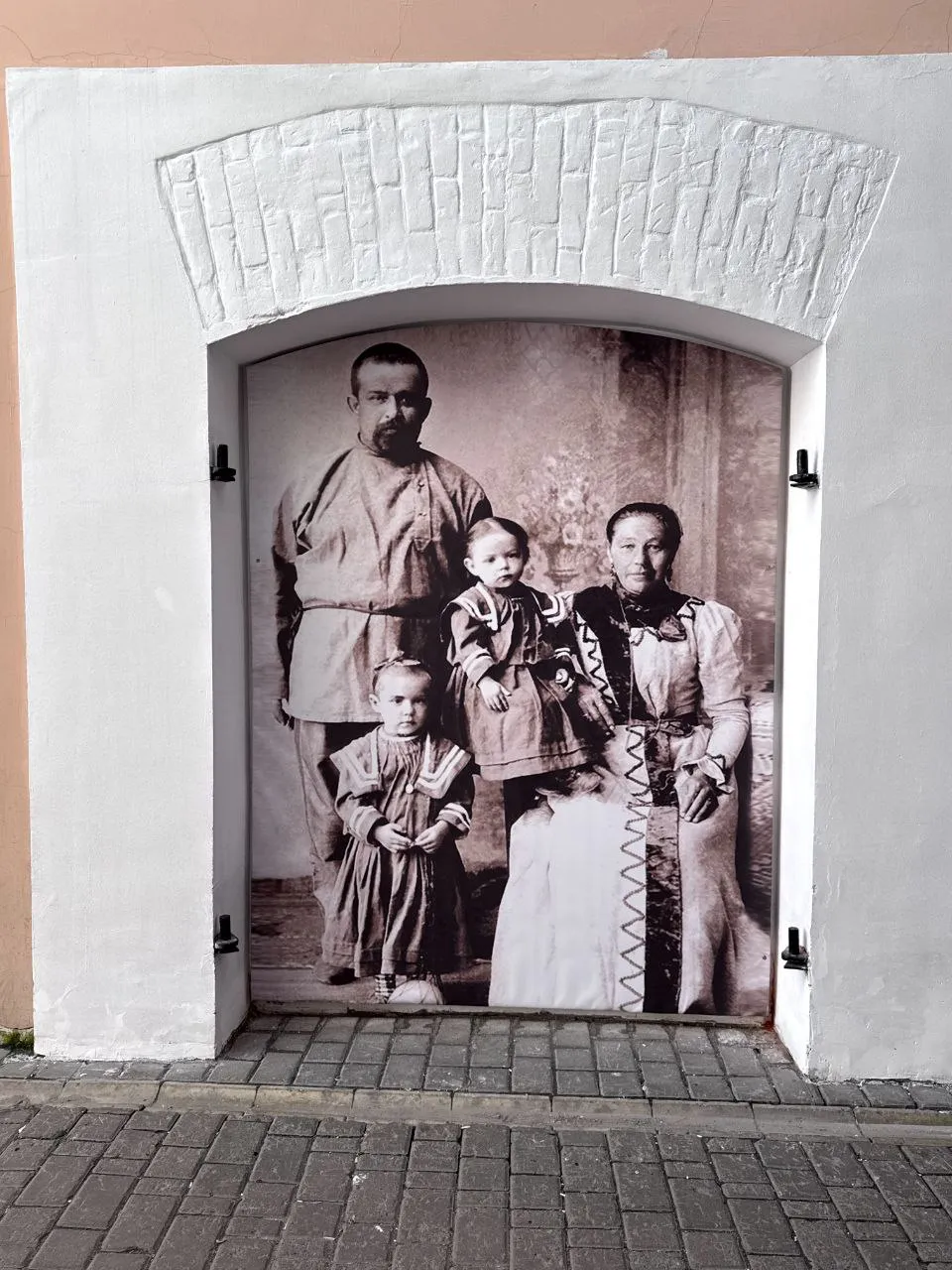 В историческом центре Омска восстановили репродукцию испорченной фотографии