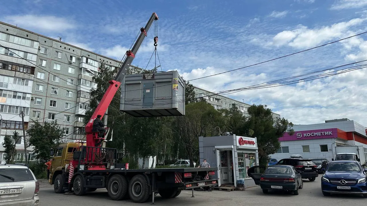 В Омске продолжается демонтаж незаконных киосков