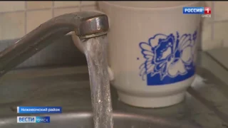 В Омске ремонтируют водовод, подающий воду в два округа