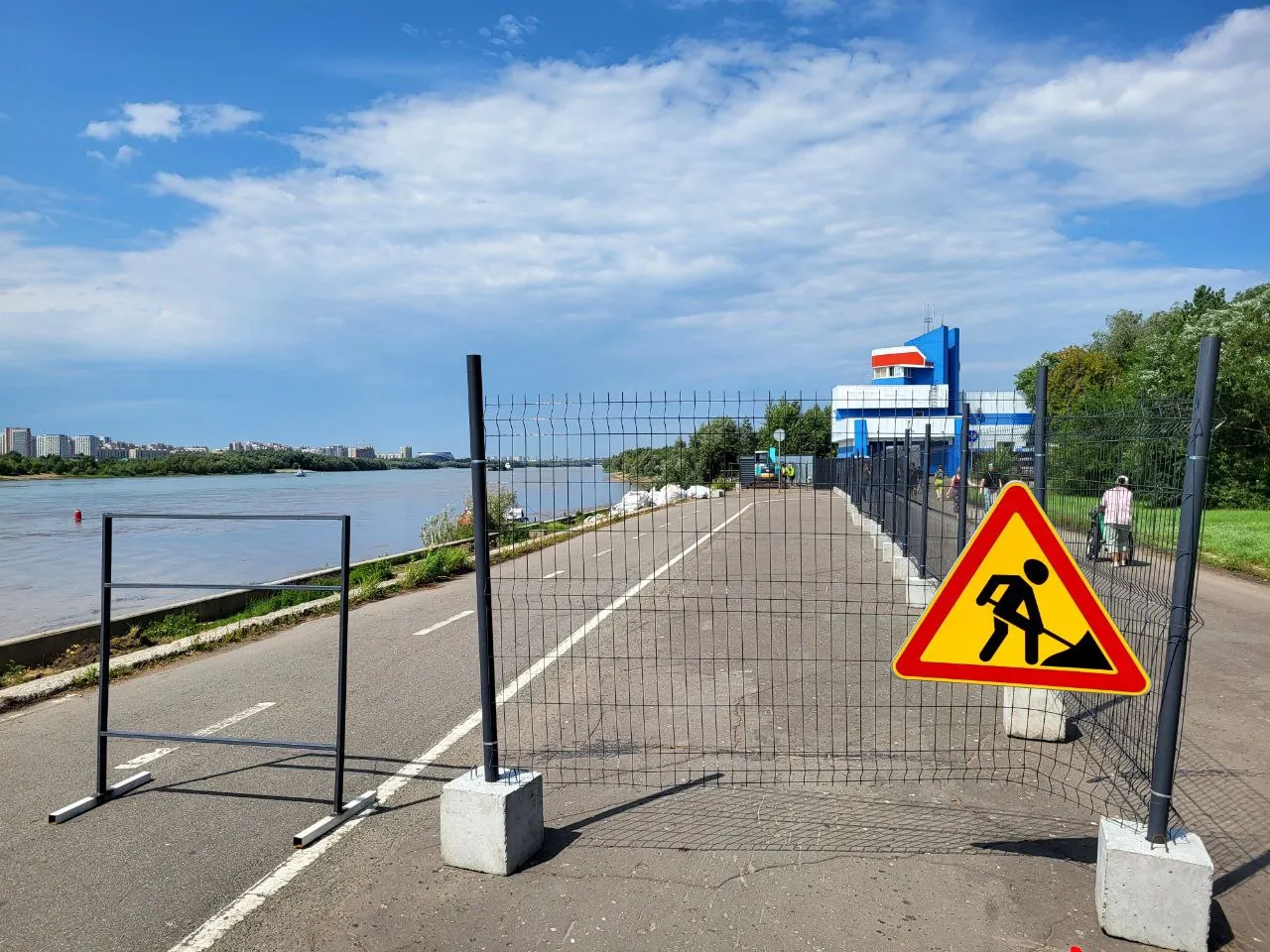 В Омске начали благоустраивать набережную Тухачевского