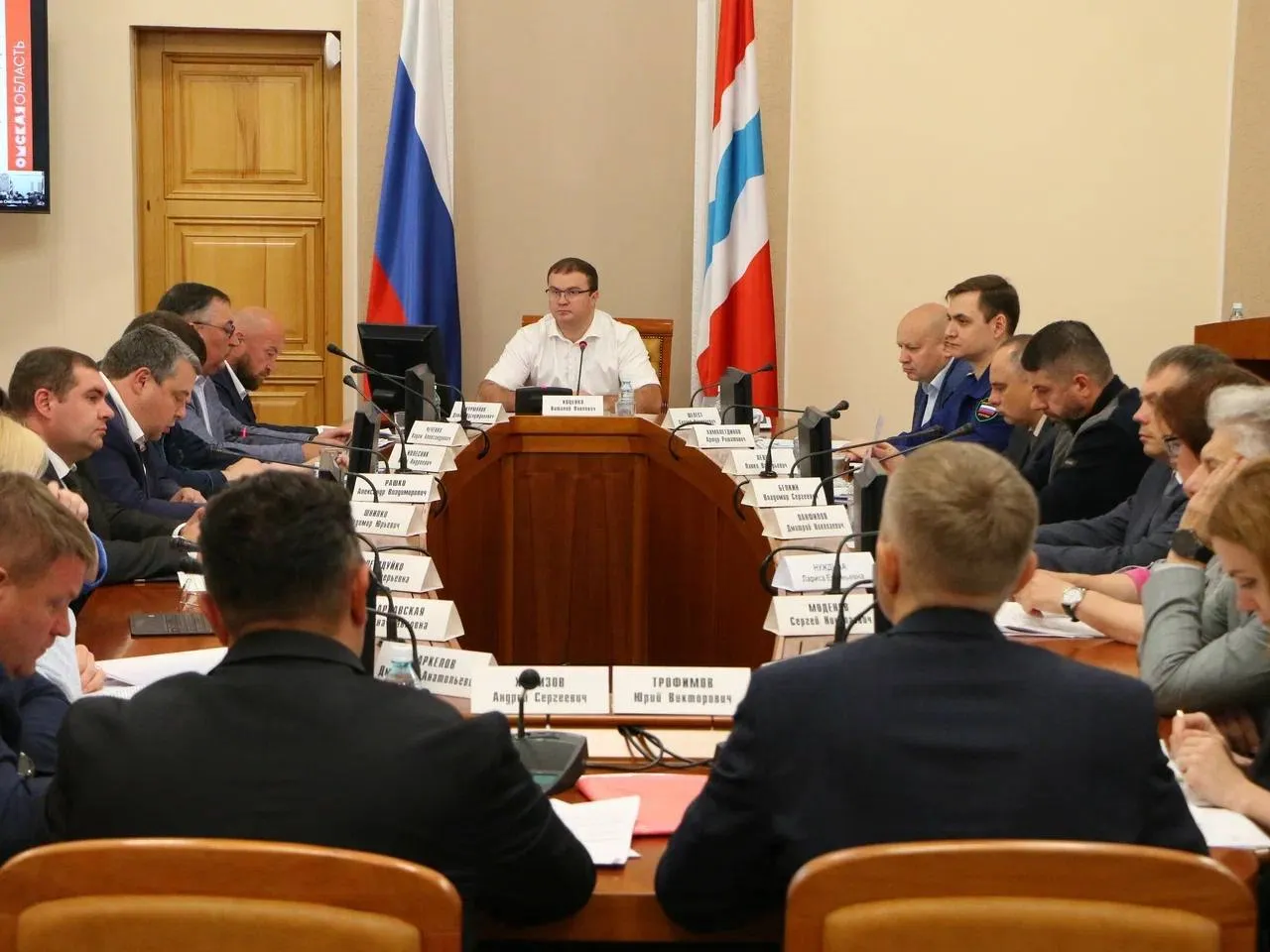 Виталий Хоценко провёл штаб по благоустройству малых городов Омской области