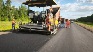 В Русско-Полянском районе продолжается ремонт трассы
