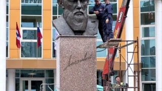 В Омске установили новый памятник Фёдору Достоевскому
