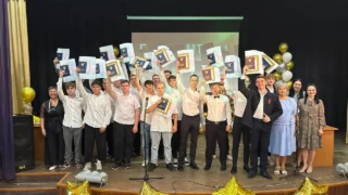 В омских колледжах и техникумах проходят выпускные