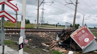 В Нововаршавском районе «Газель» столкнулась с поездом