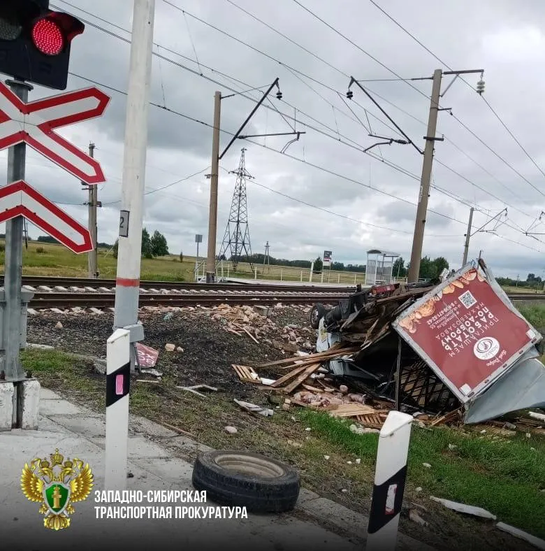 В Нововаршавском районе «Газель» столкнулась с поездом