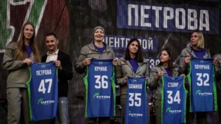 На главной сцене «Пешеходного Любинского» состоялась презентация баскетбольного клуба