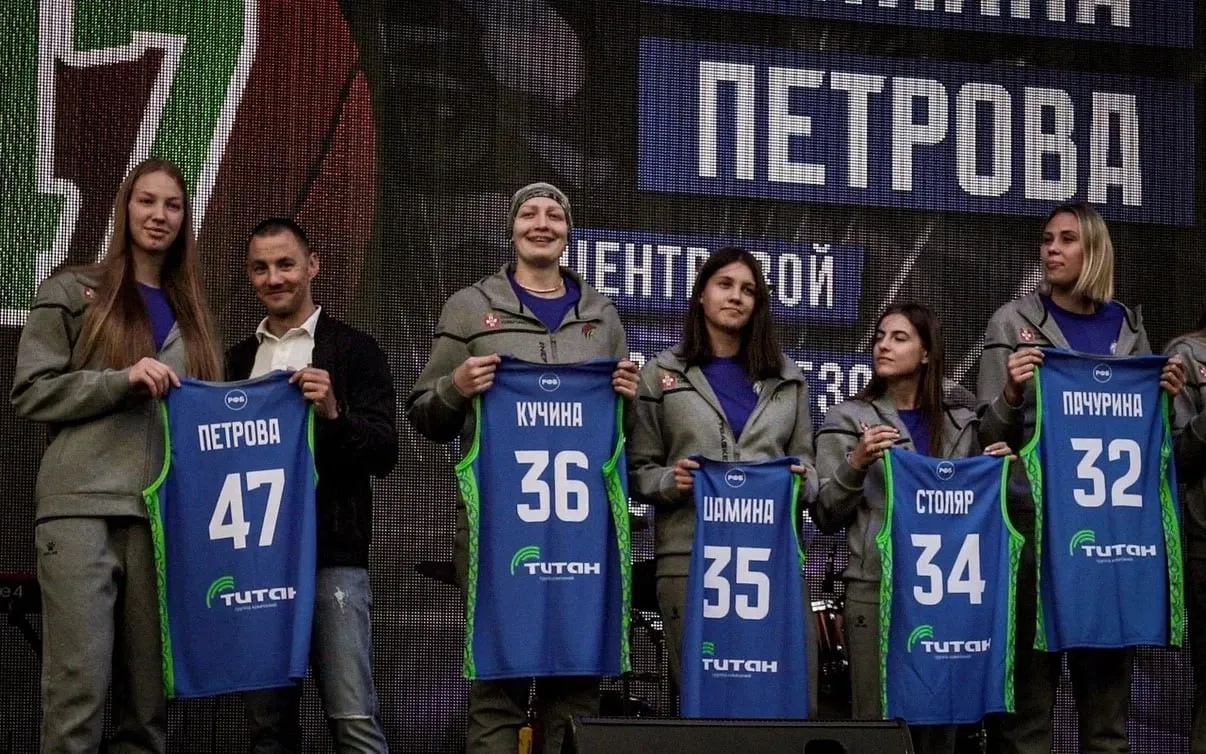 На главной сцене «Пешеходного Любинского» состоялась презентация баскетбольного клуба