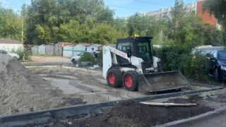 В Советском округе Омска строят спортивную и детскую площадки