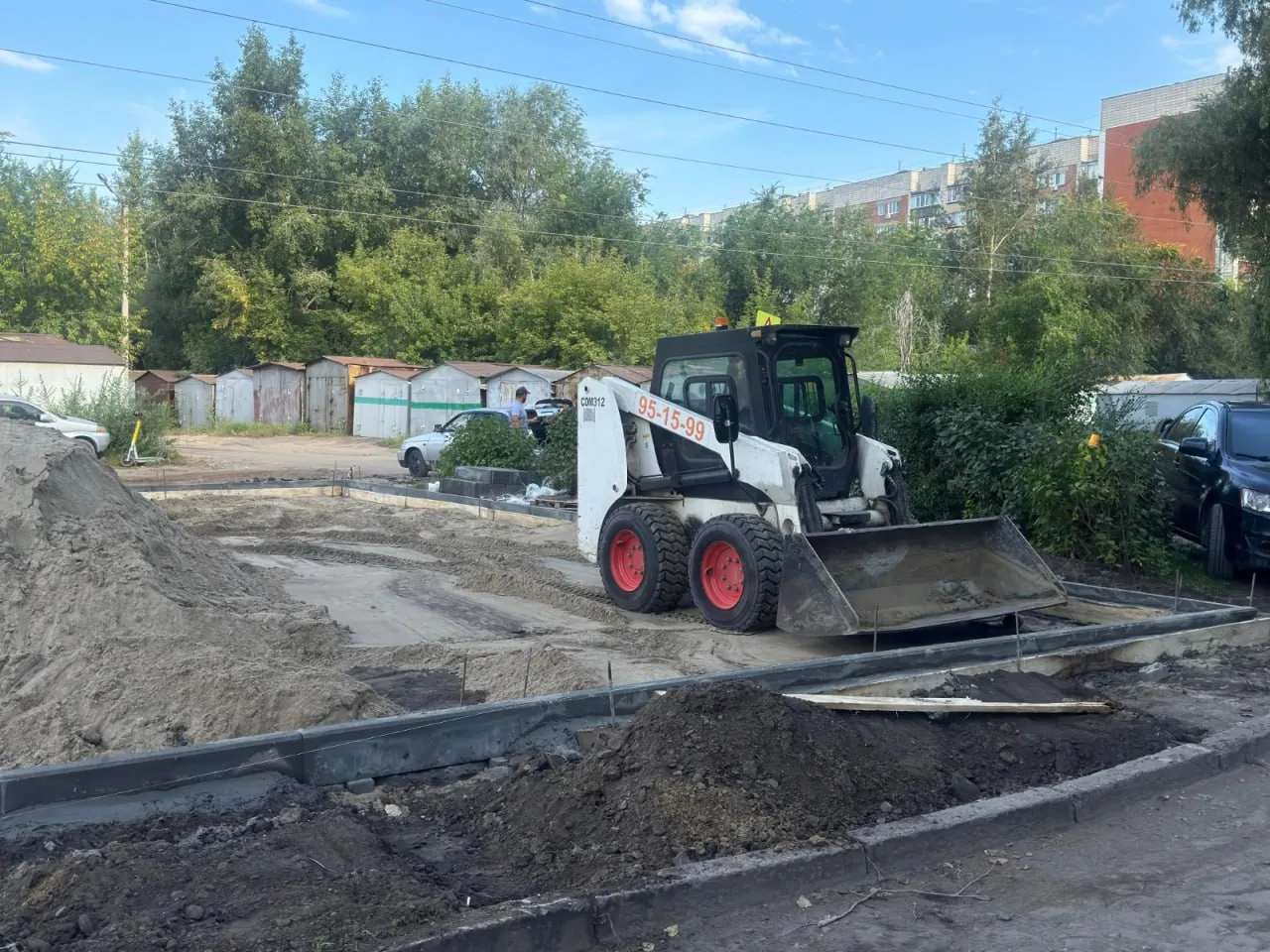 В Советском округе Омска строят спортивную и детскую площадки