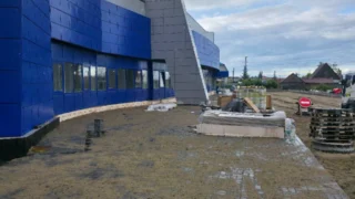 В Калачинске завершается строительство ледовой арены