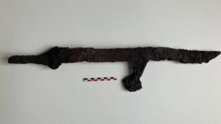 В Омской области археологи обнаружили и восстановили уникальный меч саргатской культуры
