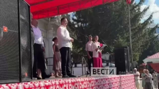 Виталий Хоценко открыл выставку «Флора»