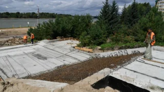 В Омске продолжается благоустройство улицы Короленко и Центрального пляжа