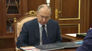 Владимир Путин провёл рабочую встречу с губернатором Омской области Виталием Хоценко