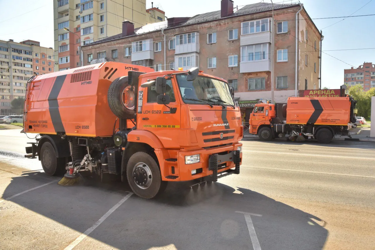 В Омске появились новые вакуумные подметально-уборочные машины