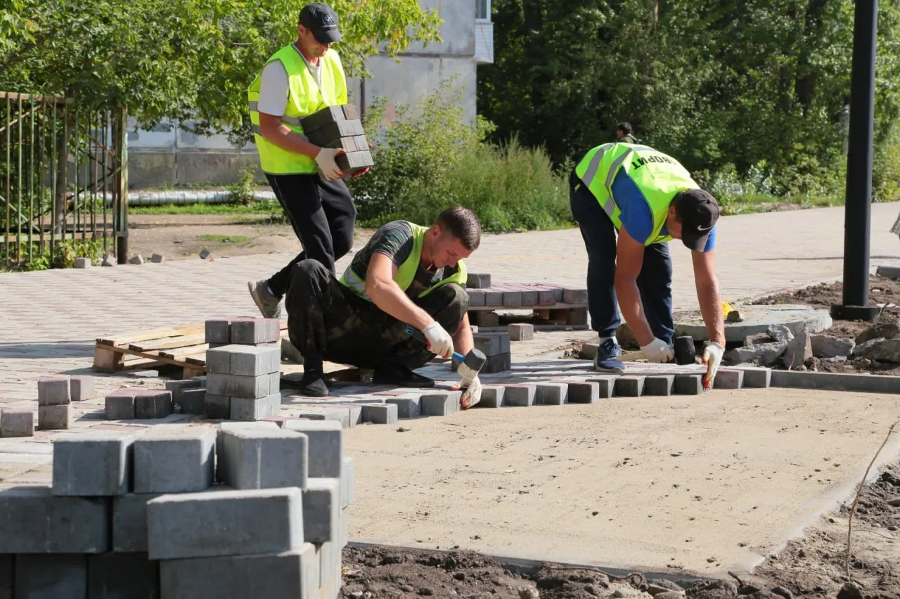 В Омске завершается благоустройство пешеходной зоны в границах улиц Энергетиков-Химиков