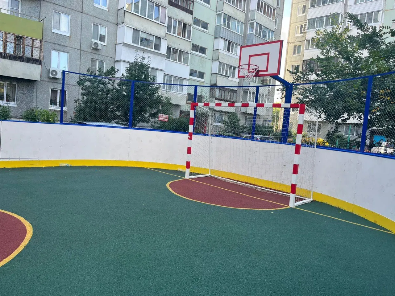 В Омске открылась новая спортивная площадка для командных видов спорта