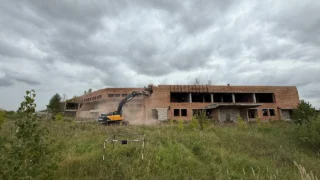В Омске стартовал демонтаж старых зданий аэропорта «Омск-Федоровка»