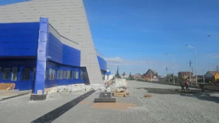 В Калачинске завершается строительство ледовой арены