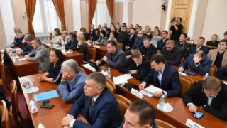 Губернатор Омской области представил участников программы «ПРОдвижение Героев»