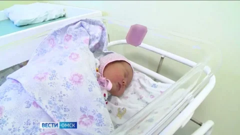За февраль в Омской области родилось 18 двойняшек
