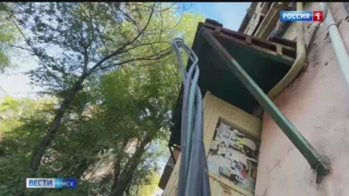 Электрические провода заставляют переживать жителей одной из многоэтажек Омска