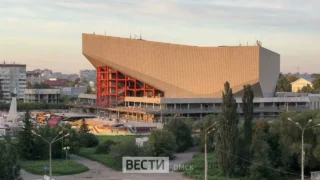 В Омске СКК имени Блинова перекрасили в оранжевый цвет