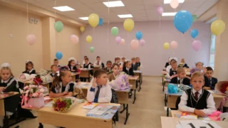 В Омске прошли торжественные линейки в обновленных школах